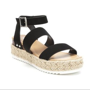 Women’s black platform sandal